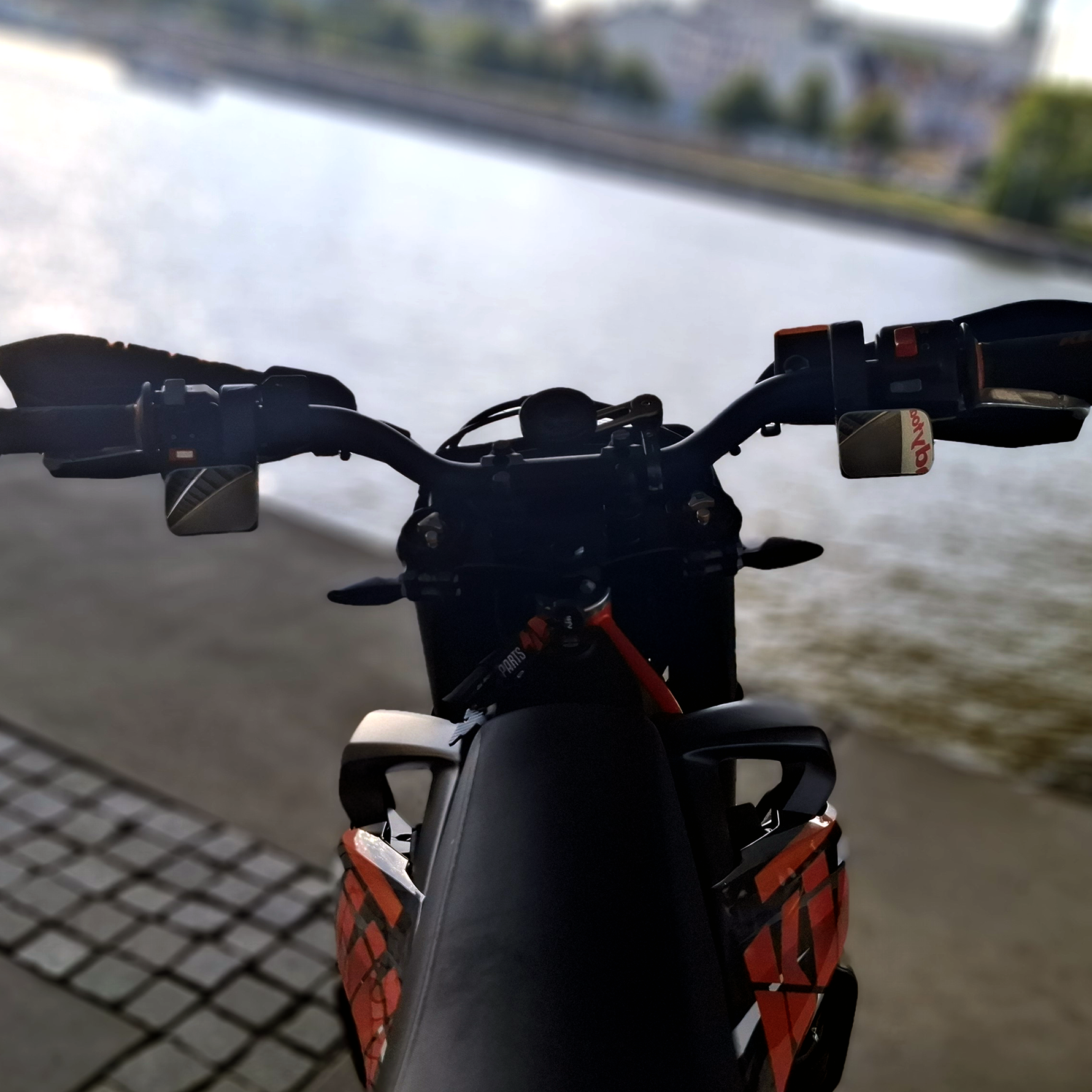 TP Underbar SM Mirrors - customowe akcesoryjne lusterka M10x1.25 montowane pod kierownicą